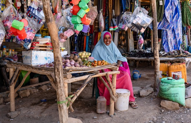 Female shopkeeper in Bokolmanyo